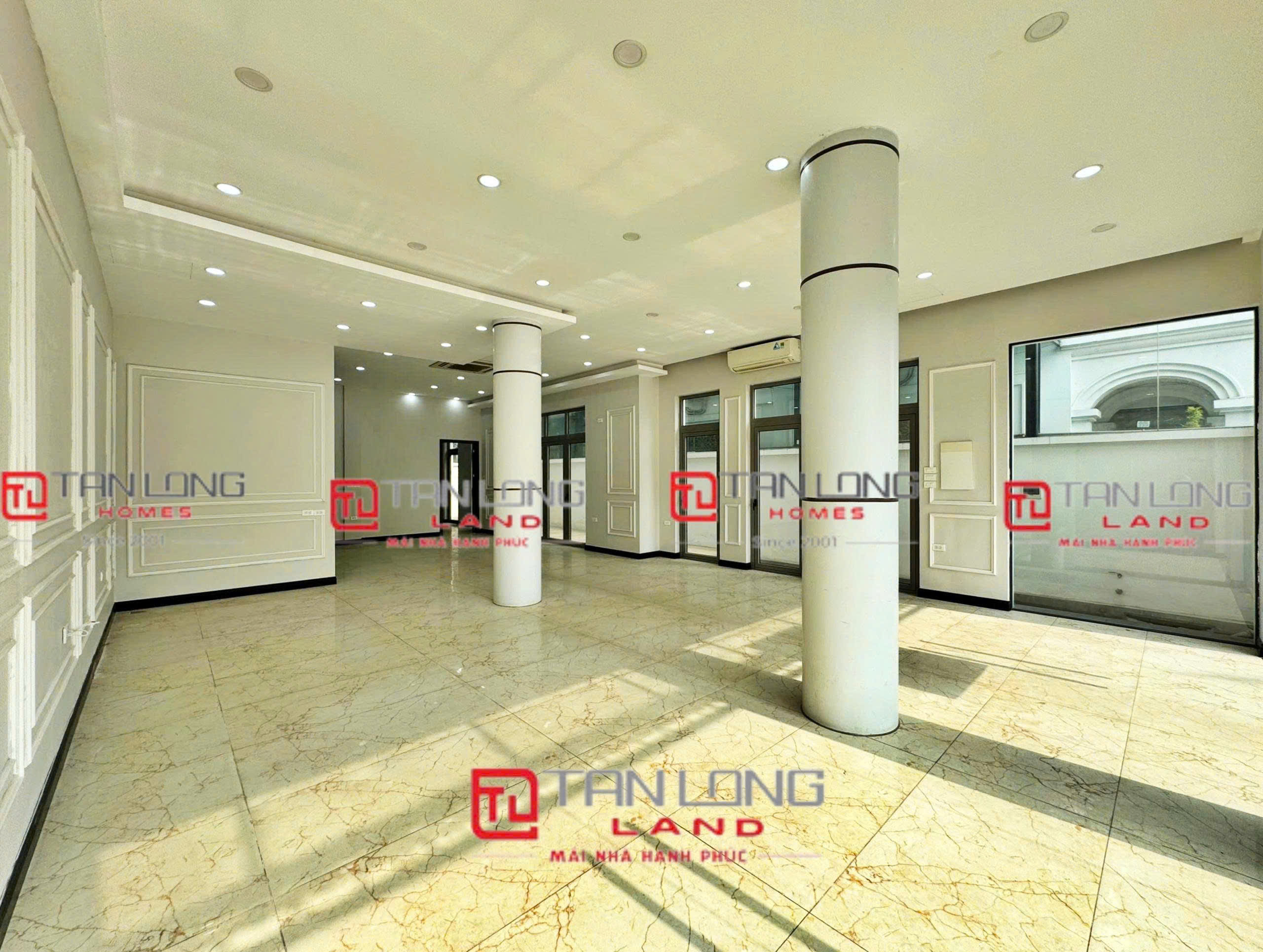 Cần thuê shophouse xây 3 tầng 1 tum DT: 200m2 có thang máy nhà trống, MT: 9m kinh doanh tốt Vinhomes The Harmony