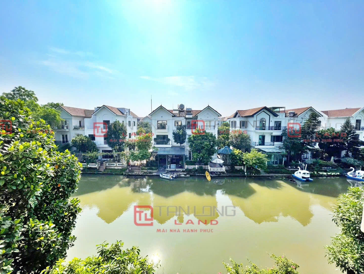 Cho thuê biệt thự song lập Vinhomes Riverside - DT: 225m2 vị trí hướng Sông giá tốt 45 triệu VNĐ/tháng