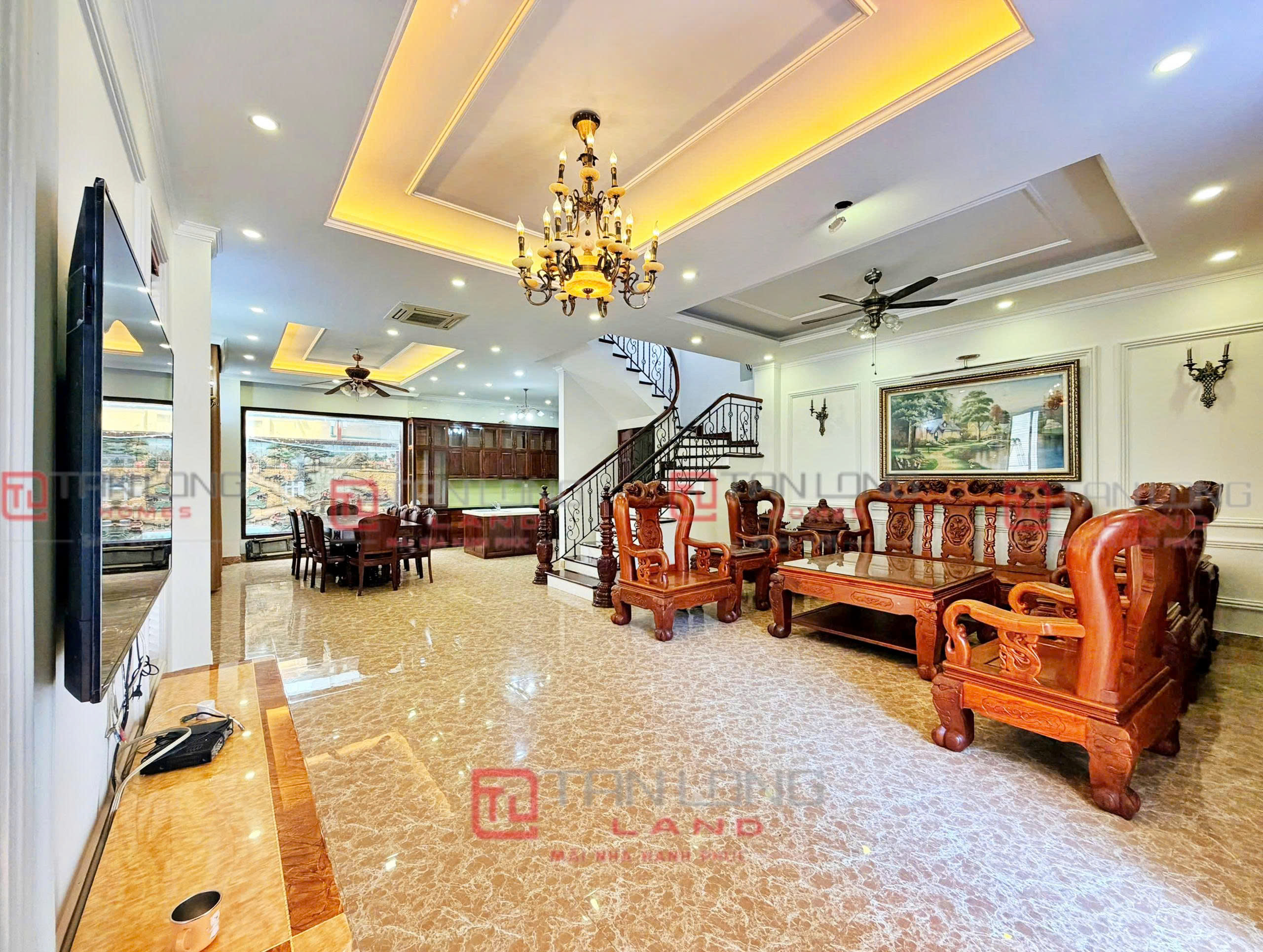 Cho thuê biệt thự Vinhomes Riverside diện tích 161m2 đầy đủ nội thất gỗ, có kho rộng
